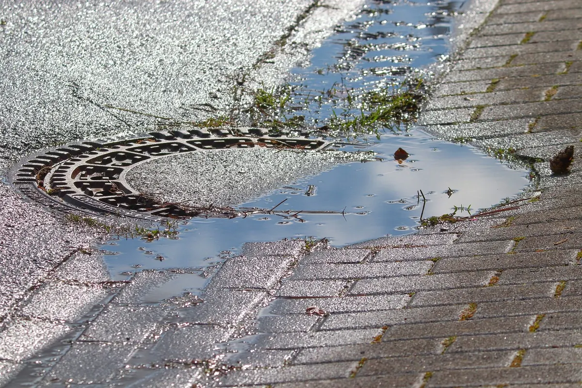 How to Clean and Maintain Your Gutters: A Seasonal Checklist